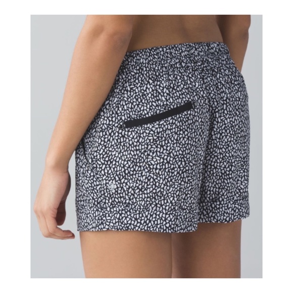 Lululemon spring break away shorts 6 - Picture 4 of 10